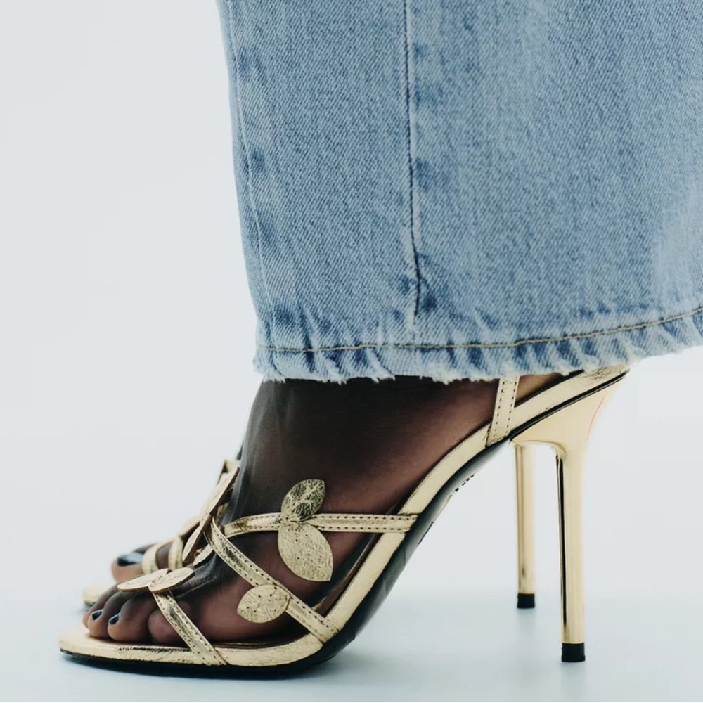 NWT METALLIC EFFECT FANCY GOLD SANDALS